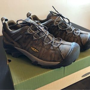 KEEN Taghee II Low wide hiking shoe men’s size 10.5 wide Canteen/Dark Olive